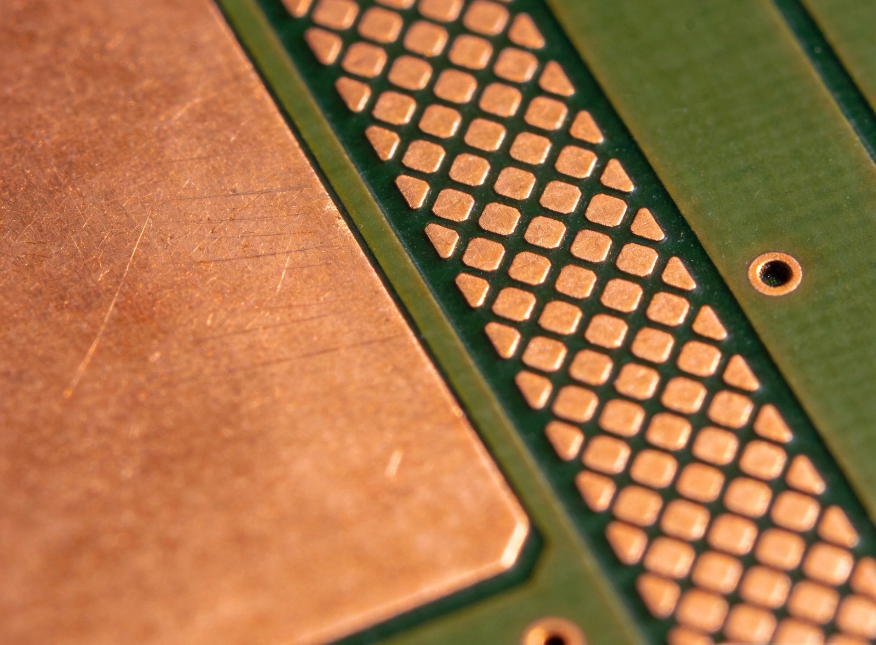 High Current PCB Copper Fill: Solid Pour vs. Hatched Pattern Performance