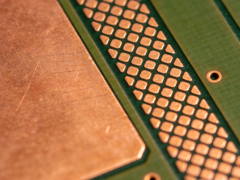 High Current PCB Copper Fill: Solid Pour vs. Hatched Pattern Performance
